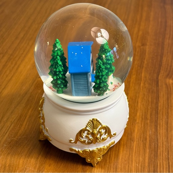 Taylor Swift Lover Snowglobe w/ box - Picture 11 of 11